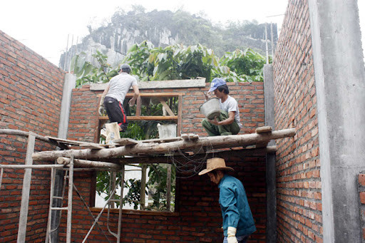 Giá vật liệu xây dựng tăng phi mã, nhà thầu xây dựng “khóc ròng” - Ảnh 1.