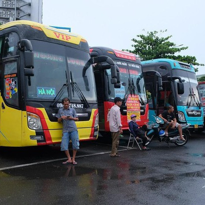 Giá xăng dầu tăng kỷ lục: Doanh nghiệp vận tải chưa kịp 'ngoi' lên đã tiếp tục 'chìm'