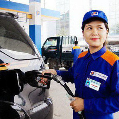 Giá xăng giảm mạnh hơn 1.000 đồng/lít từ 15h chiều nay