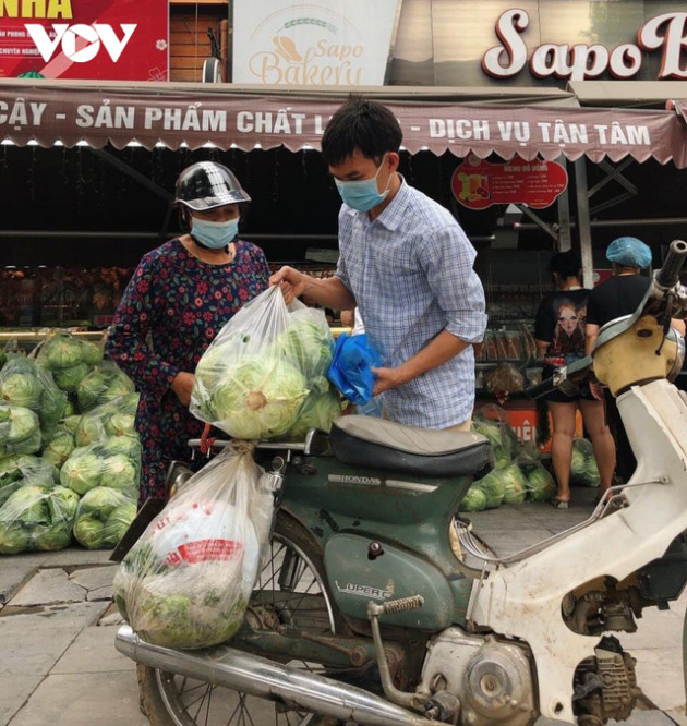 Giải cứu cam sành, phát miễn phí cho bệnh nhân tại Hà Nội - Ảnh 16.