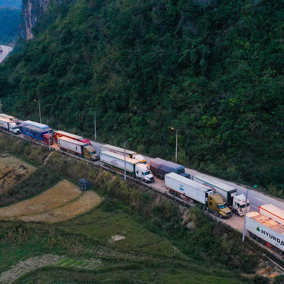 Giải pháp nào cho hơn 9.000 container hàng hóa ùn tắc hai đầu biên giới Việt - Trung?