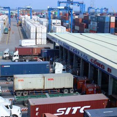 Giải phóng container “vô chủ” có dễ?