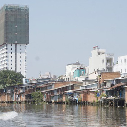 Gian nan di dời nhà ven, trên kênh rạch