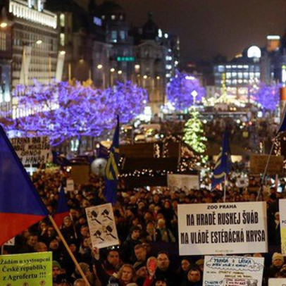 Giàu hơn cả ông Trump, thủ tướng Czech chịu chung điều tiếng