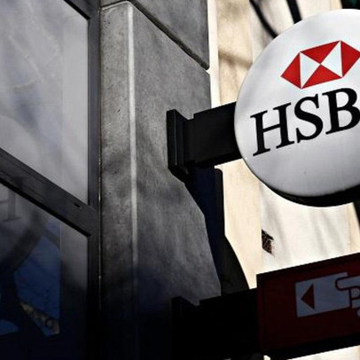 Giới ngân hàng dậy sóng vì một nhân viên HSBC đau tim sắp chết nhưng việc đầu tiên nghĩ tới là cuộc họp với sếp vào sáng mai chứ không phải vợ