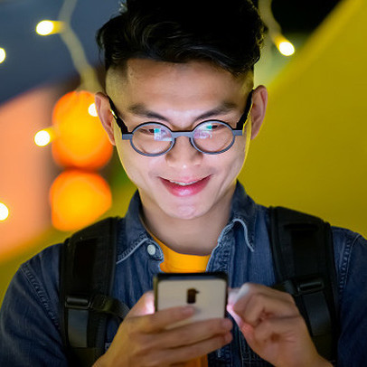 Giới trẻ nay chỉ cần “một chạm” để bảo vệ sức khỏe