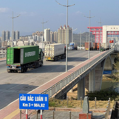 Gỡ 'nút thắt' cho hơn 1.100 container hàng tại Móng Cái