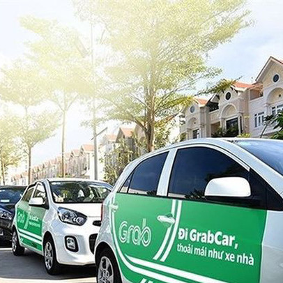 Grab sẽ phải gắn biển “taxi điện tử”?