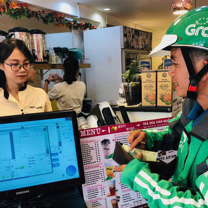 GrabFood tăng giá giờ cao điểm giống GrabBike, GrabCar: Nhà hàng nào đông khách cước phí cũng tăng