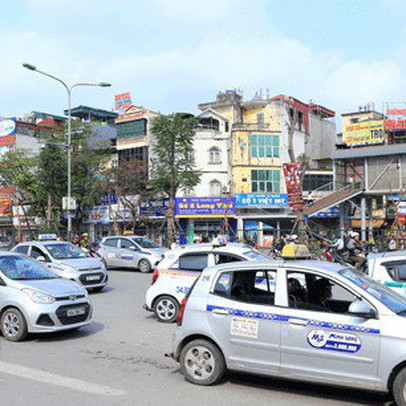 Hà Nội: Bát nháo taxi ngoại tỉnh