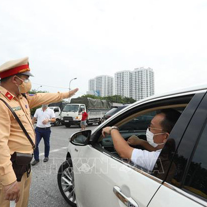 Hà Nội cần tổ chức thêm bãi đỗ xe giảm ùn tắc tại chốt kiểm soát dịch cầu Phù Đổng