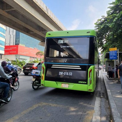 Hà Nội lên kế hoạch thay thế buýt chạy xăng bằng buýt điện