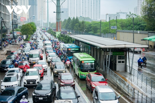 Hà Nội thừa cao ốc, thiếu bãi đỗ xe nên thu phí không thể là phép màu - Ảnh 2.