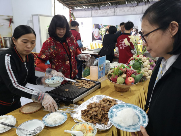 Hà Nội tiếp đón phóng viên đưa tin Hội nghị Thượng đỉnh Mỹ - Triều bằng những đặc sản thủ đô nào? - Ảnh 4.