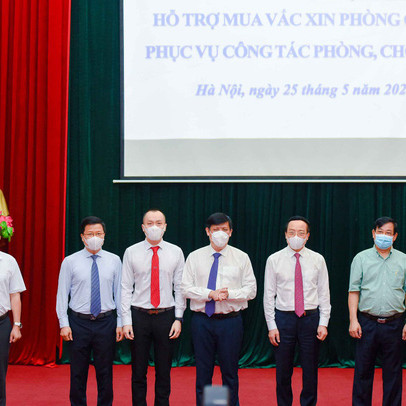 Hai doanh nghiệp của ông Đỗ Minh Phú trao tặng 20 tỷ đồng vào Quỹ Vaccine phòng Covid -19