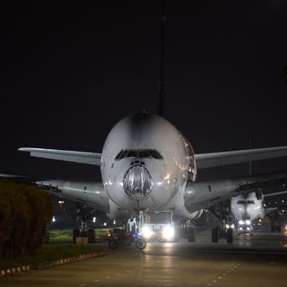 Hai gã khổng lồ Airbus A380 bị kéo đi "xẻ thịt" khi mới hơn 10 tuổi: Chuỗi ngày bi thảm của "tượng đài" bắt đầu?