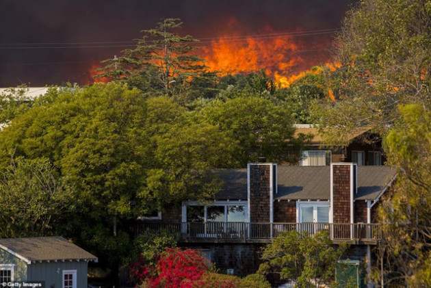 Hãi hùng cảnh cháy rừng giống “bom hạt nhân phát nổ” ở California, Mỹ - Ảnh 13.