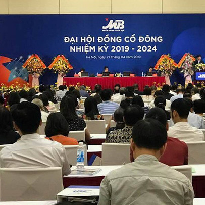 Hàng loạt ngân hàng dời lịch họp cổ đông vì dịch Covid-19