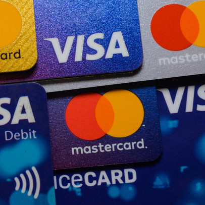 Hàng triệu chủ thẻ tín dụng sắp không vui: Visa, Mastercard chuẩn bị tăng phí