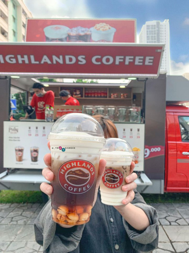  Highlands Coffee đổ bộ đường phố Hà Nội: Đầu tư hẳn ô tô lưu động, giá rẻ hơn 16.000 đồng - Ảnh 2.