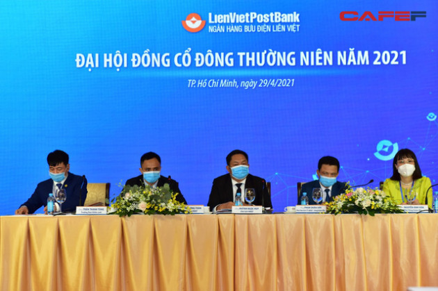 Hình ảnh đặc biệt của bầu Thụy trước khi chính thức có vị trí mới ở LienVietPostBank - Ảnh 2.