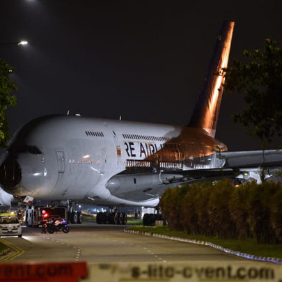 Hình ảnh độc nhất vô nhị: Siêu máy bay A380 xếp hàng đi trên đường phố Singapore và cái kết buồn cho những gã khổng lồ của bầu trời