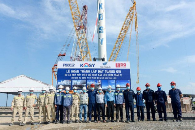 Hoàn thành lắp đặt turbine, nhà máy Điện gió Kosy Bạc Liêu sẵn sàng về đích - Ảnh 1.