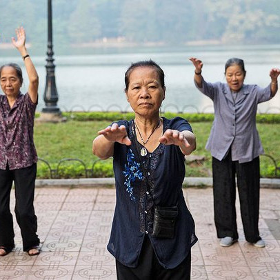 Hơn 16 triệu người Việt có nguy cơ không có lương hưu vào năm 2030, trong khi số người già cần chăm sóc ngày càng tăng