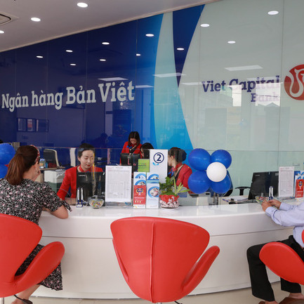 Hơn 7.000 phần quà tặng khách hàng khi đến Bản Việt gửi tiết kiệm