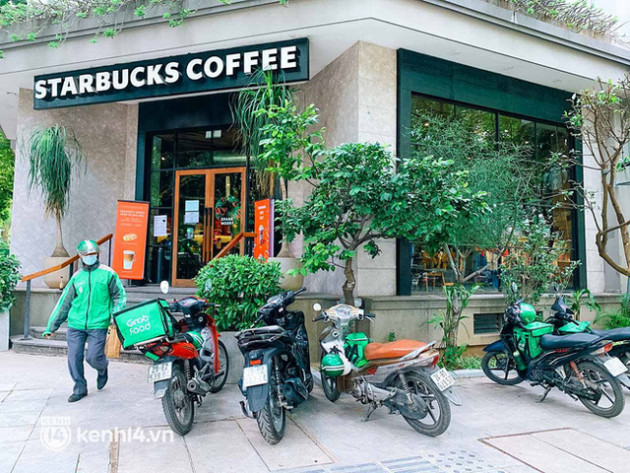 HOT: Starbucks tặng cốc giới hạn nhân sinh nhật 50 năm, shipper đi giao đơn mệt xỉu vì nhiều chi nhánh bị quá tải - Ảnh 10.