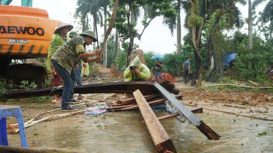 Huy động 500 người cưỡng chế cung điện công chúa xây trái phép - Ảnh 3.