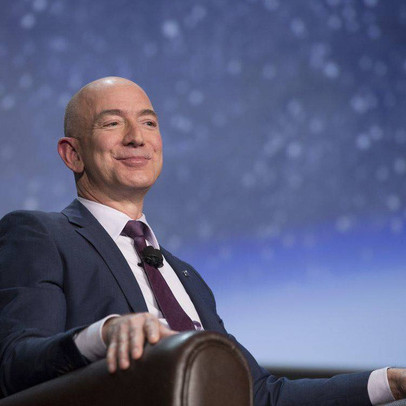 Jeff Bezos, gia tộc Rockefeller và giới siêu giàu tuyên bố chi hàng trăm tỷ đô để 'cứu thế giới'