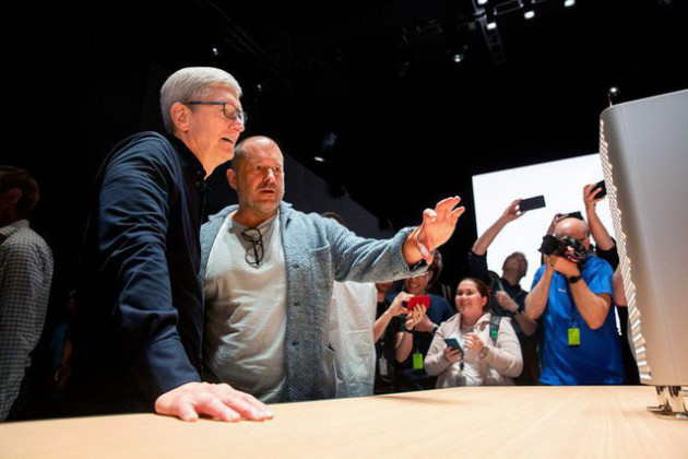 Jony Ive rời Apple vì mâu thuẫn chiến lược với CEO Tim Cook?