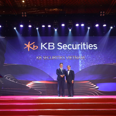 KBSV tiếp nhận giải thưởng Enterprise Asia và lọt Top 10 thị phần HNX