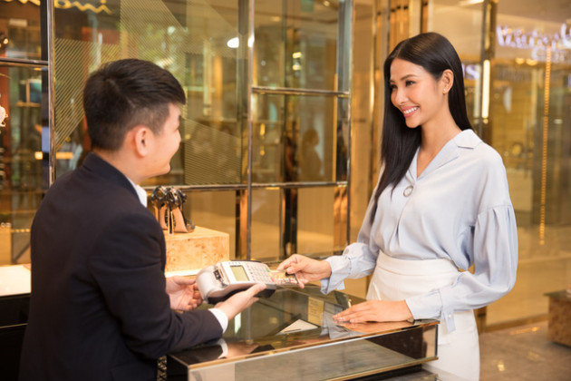 Khách hàng nên làm gì để bảo vệ thẻ tín dụng của mình? - Ảnh 1.