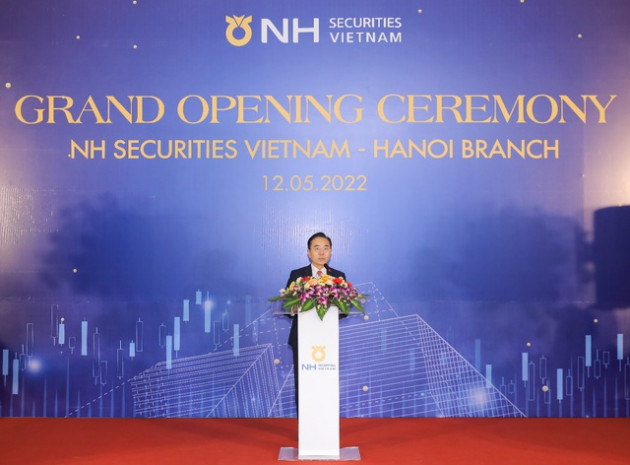 Khai trương chi nhánh Hà Nội, NHSV tặng khách hàng ưu đãi nhân ba - Ảnh 1.