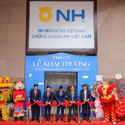 Khai trương chi nhánh Hà Nội, NHSV tặng khách hàng "ưu đãi nhân ba"