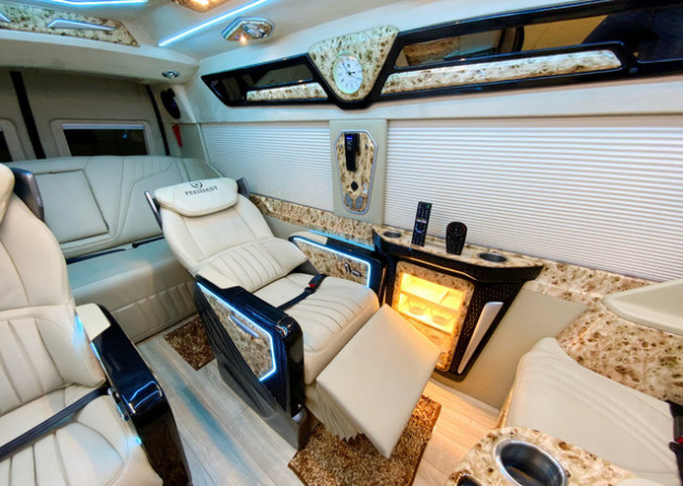 Khám phá chuẩn mực dòng xe President của Dcar Limousine - Ảnh 2.