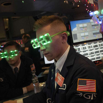 Khép lại năm 2020, Dow Jones bật tăng 200 điểm và chạm mức cao nhất mọi thời đại