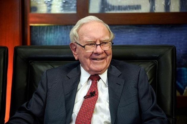 Khi Warren Buffett là người giàu nhất thế giới, Elon Musk đang làm gì?