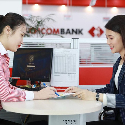 Không chỉ lãi tỷ USD, thị trường còn "choáng" với mức lương, thưởng ở Techcombank