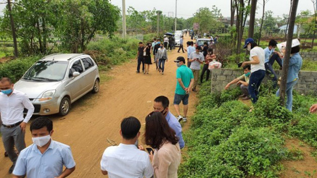 Không ít nhà đầu tư F0 vỡ mộng làm giàu trong cơn sốt đất - Ảnh 1.