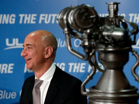 Không làm từ thiện nhiều như Bill Gates, người giàu nhất thế giới Jeff Bezos sử dụng 150 tỷ USD tài sản của mình như thế nào? - Ảnh 22.