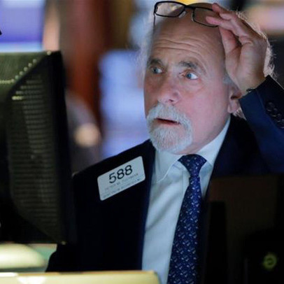 Không thể giữ được đà tăng, Phố Wall tiếp tục rung lắc vì virus corona, Dow Jones rớt gần 1.000 điểm
