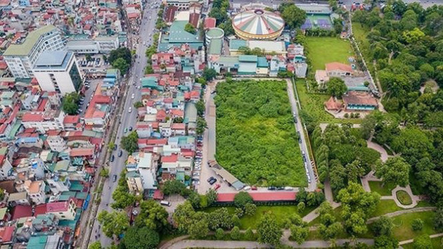 Kiểm tra bãi xe lậu trên khu đất 10.000m2 giữa Thủ đô - Ảnh 1.