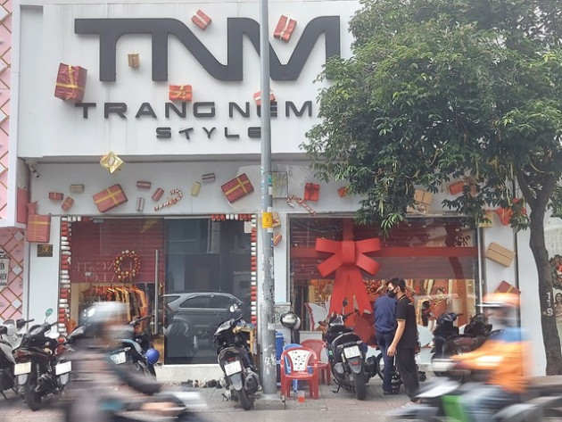 Kiểm tra shop Trang Nemo phát hiện ví Gucci, Fendi, giầy dép Chanel,... có dấu hiệu giả nhãn hiệu - Ảnh 1.