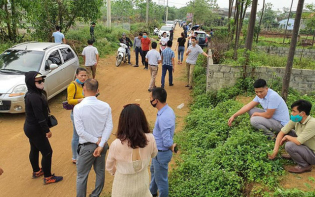 [Kinh Nghiệm Đầu Tư] Đất nền ven đô “dậy sóng”, nhà đầu tư cần làm gì để tránh “tiền mất tật mang”? - Ảnh 1.