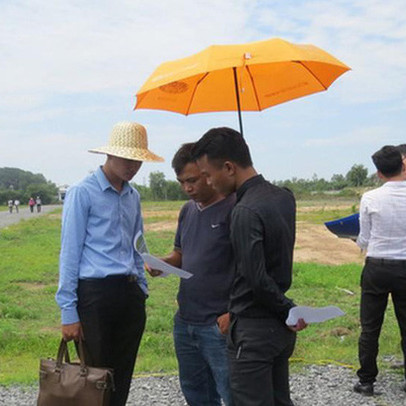 [Kinh Nghiệm Đầu Tư] Đất nền ven đô “dậy sóng”, nhà đầu tư cần làm gì để tránh “tiền mất tật mang”?