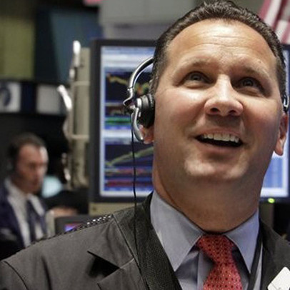 Kỳ vọng nền kinh tế sẽ sớm hồi phục, S&P 500 chạm mức cao kỷ lục, Dow Jones tăng gần 400 điểm
