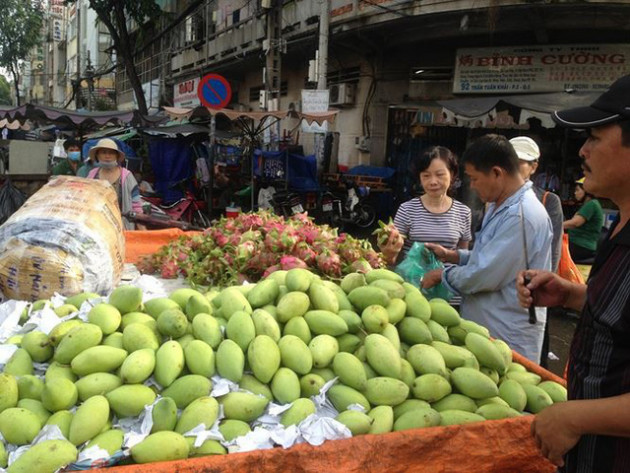 Lá xông, bánh ú nước tro đắt hàng trước tết Đoan Ngọ - Ảnh 10.